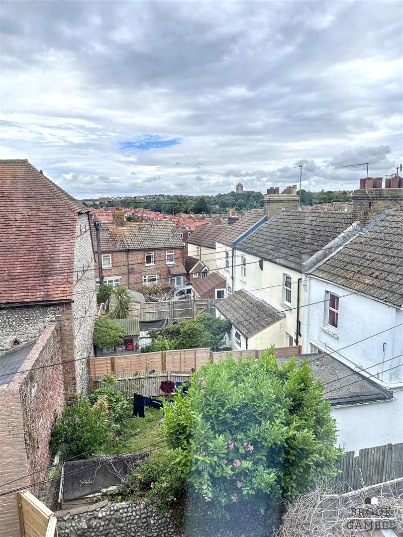 2 Bedroom Flat - Purpose Built. 24 Church Street in Old Town,  11
